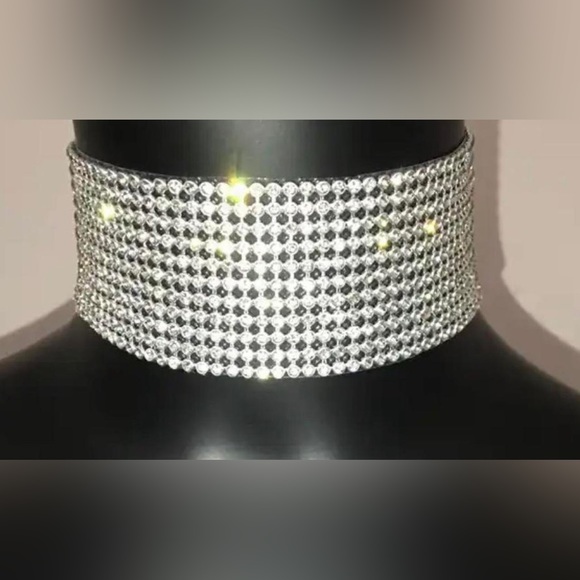 Silver rhinestone choker
Only worn once - Picture 1 of 3
